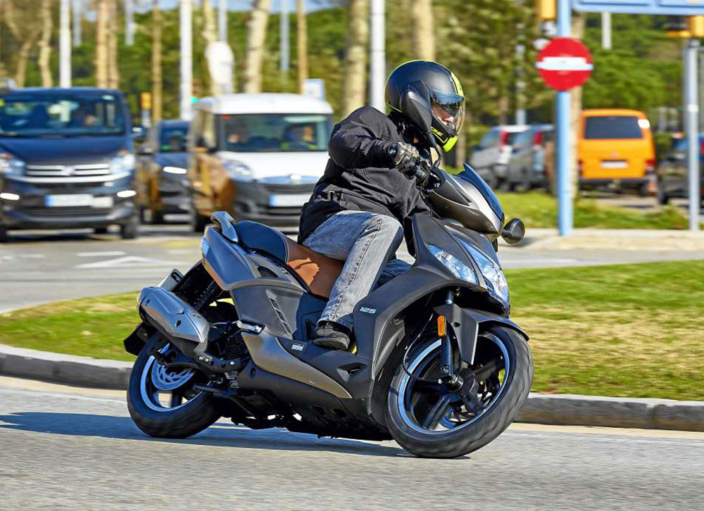 Kymco Agility City+ 125 on busy UK road