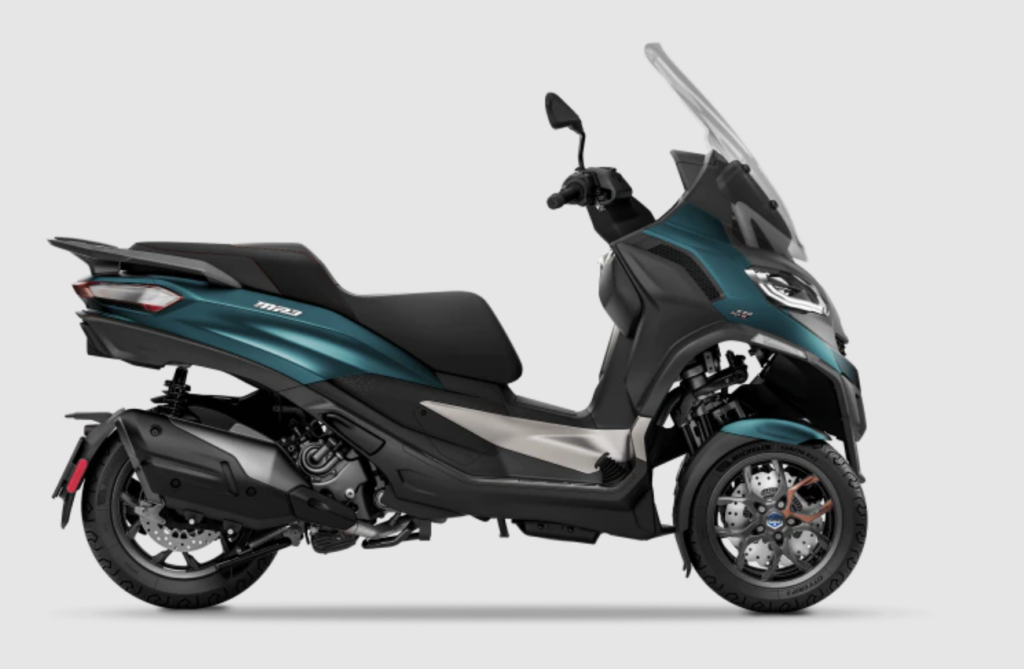Tricity 300, Driving Comfortably and More Attractively