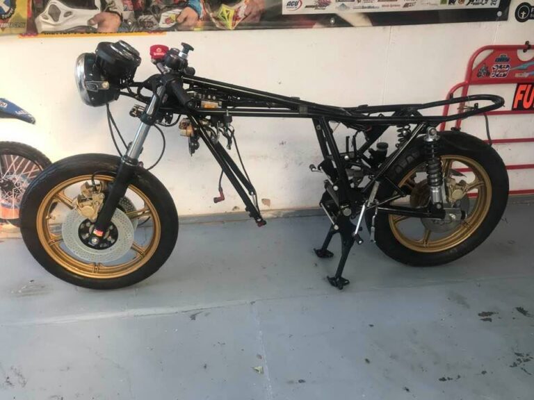 Ducati 900SS stripped down