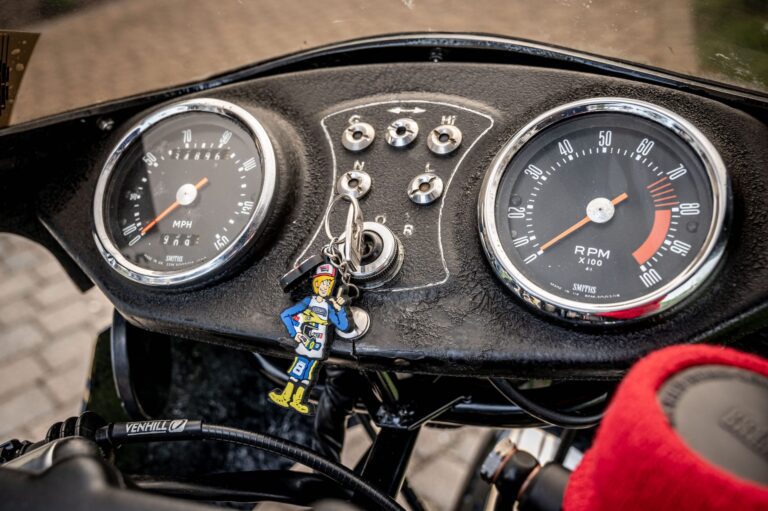 Ducati 900SS binnacle