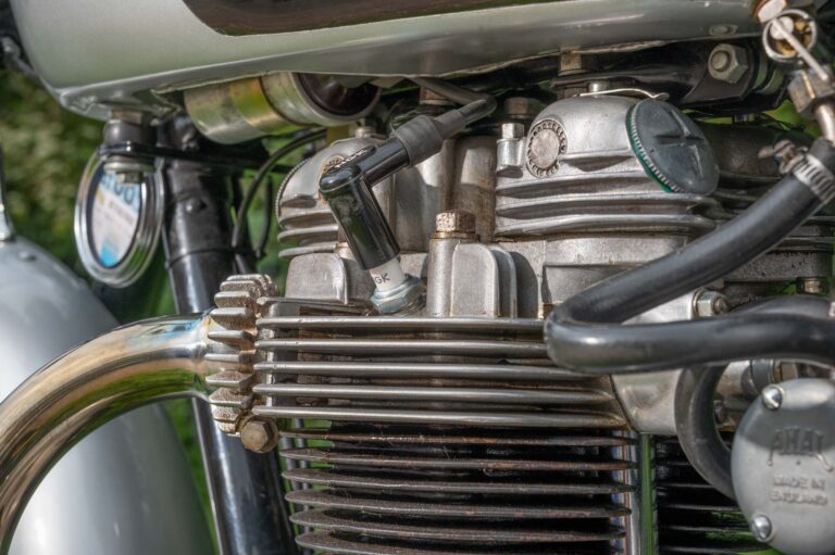 Triumph Thunderbird engine